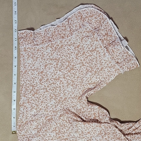 Simplee Ditsy Floral Flutter Sleeve Tie Front Romper Size Small EUC - Picture 9 of 13